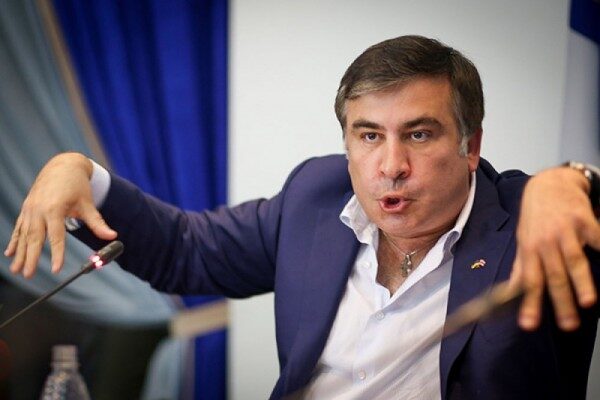 На Михаила Саакашвили надели наручники и вручили подозрение