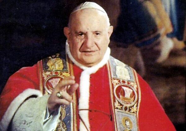 Папа Римский встречался с пришельцами: поразительное заявление высокопоставленного служителя Ватикана