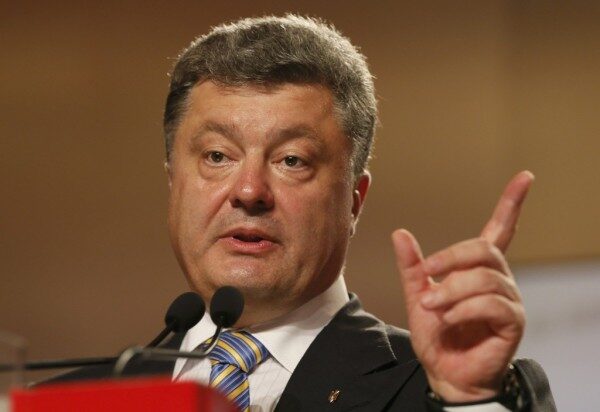 Порошенко назвал недопустимым блокирование работы украинского телеканала