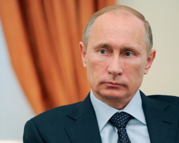 Путин поручил МИД усилить правовую защиту населения страны за рубежом