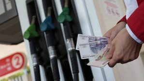 СМИ: После выборов цены на топливо могут вырасти сразу на 10 рублей?