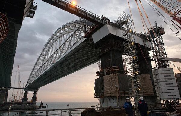 Стройка века - подрядчики назвали сроки ввода в эксплуатацию Крымского моста