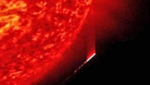 Уфологи нашли на Солнце временной портал пришельцев