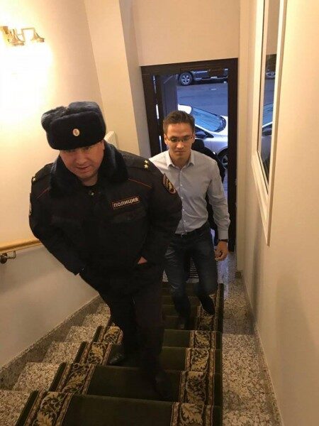 В петербургский штаб Собчак пред официальным открытием пришла полиция