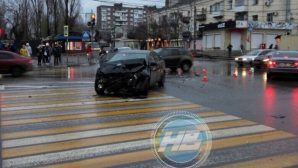 В жестком ДТП двух иномарок на перекрестке в Воронеже? пострадало четыре человека