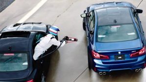 BMW M5 установил новый рекорд в дрифте с дозаправкой на ходу