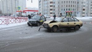 ДТП с такси в Ярославле: пассажир попал в больницу с разбитой головой