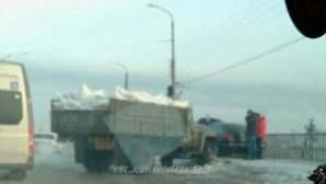 ДТП в Улан-Удэ: грузовик снес с дороги легковушку