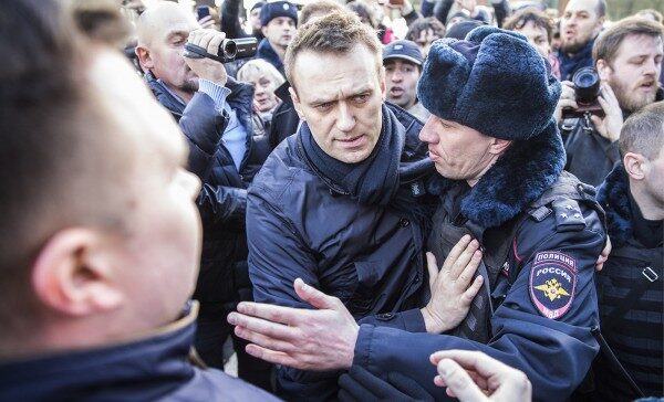 Навальный на свободе: Цена – подписка о явке
