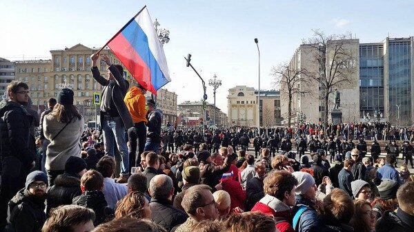 По всей РФ прошли акции в поддержку Навального