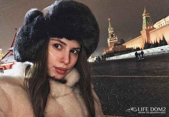 Саша Артемова давно не гуляла по Москве