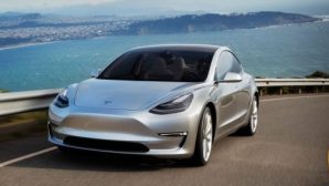 Tesla представила двухмоторную версию Tesla Model 3