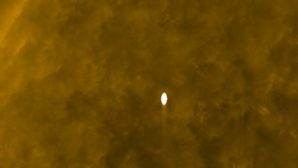 Уфолог показал гигантский НЛО, вылетающий из Солнца