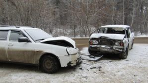 В Липецке 47-летний водитель пострадал в жестком ДТП «ВАЗ-2107» и «Лады-Приора»