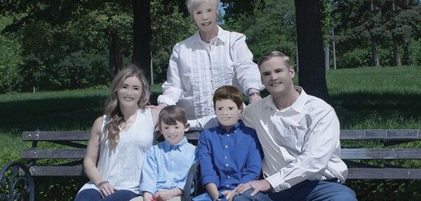 В соцсетях обсуждают необычную фотосессию семьи из США