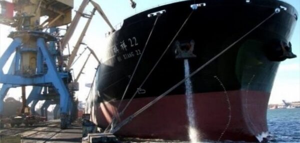 В Украину прибыло первое в 2018 году судно с углем из ЮАР