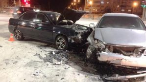 В жестком ДТП Chevrolet и ВАЗ в Ноябрьске пострадала девушка