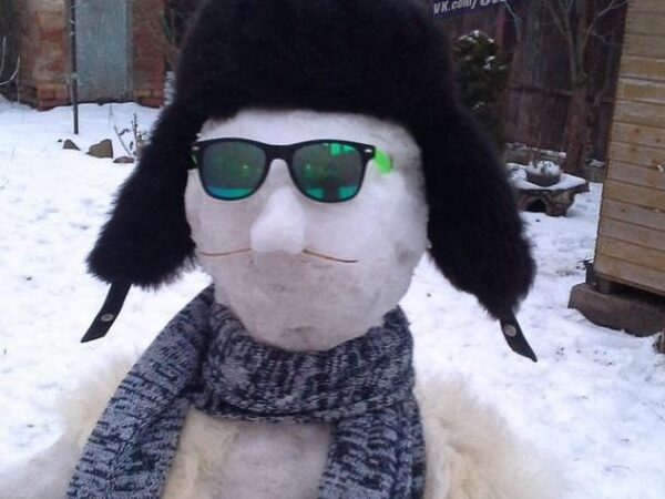 Брутальный снеговик из Ростова покорил сердца девушек