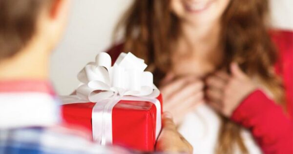 Что подарить девушке на 14 февраля недорого и оригинально – список идей подарков любимой на День святого Валентина