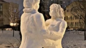 Двух влюбленных снеговиков слепил ростовчанин ко Дню Валентина