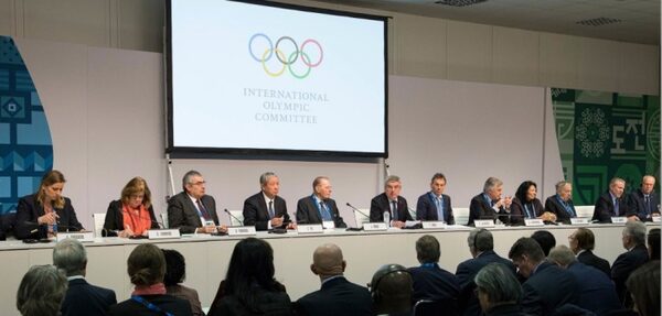 МОК запретил поднять флаг России на закрытии Олимпиады