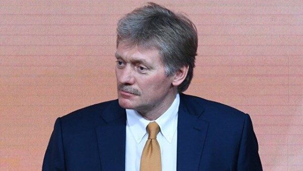 Песков отказался комментировать визит Собчак в США
