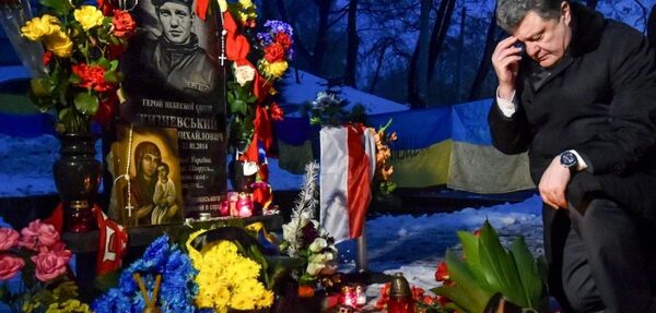 Порошенко: Мемориалом Небесной сотне Украина должна окончательно отойти от советских традиций