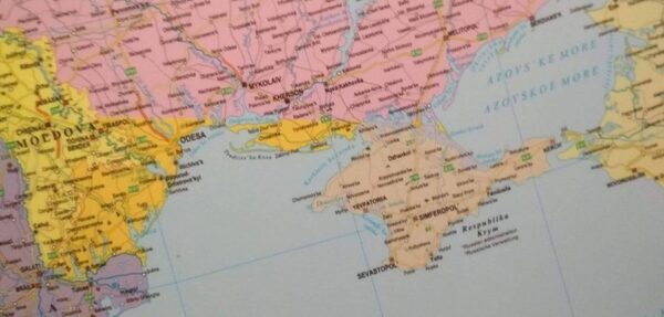 Посол: В Венгрии обнаружили карты с неукраинским Крымом и югом