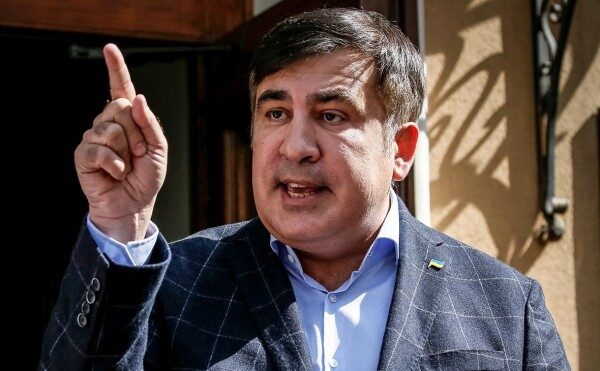 Саакашвили заявил о сговоре Путина и Порошенко против него