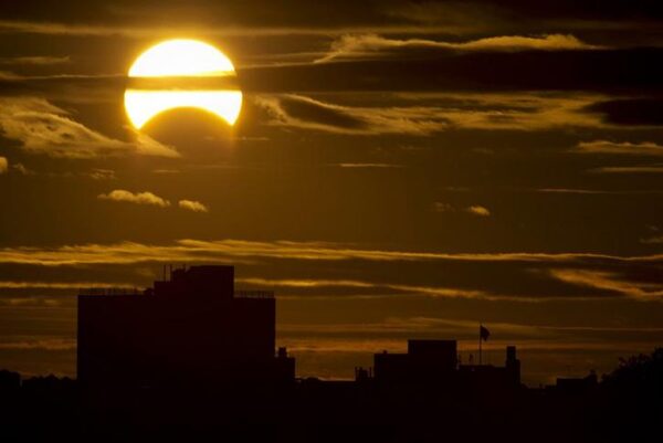 Солнечное затмение 15 февраля 2018 решит жизненную задачу для многих, однако есть одно «но», предупредили ученые