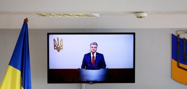 Суд отказался от повторного допроса Порошенко