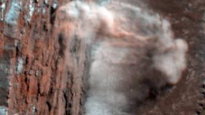 В NASA показали уникальную пылевую лавину на Марсе