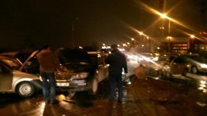 В Ростове автоледи устроила массовую аварию – пострадала женщина