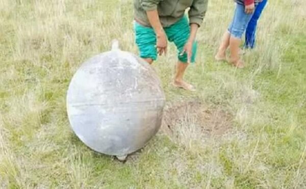 Загадочный шар прилетел из космоса: в Перу упала 40-килограммовая металлическая сфера