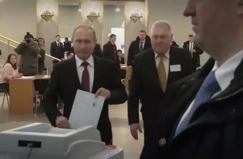 Действующий президент РФ делает свой выбор: Путин приехал голосовать