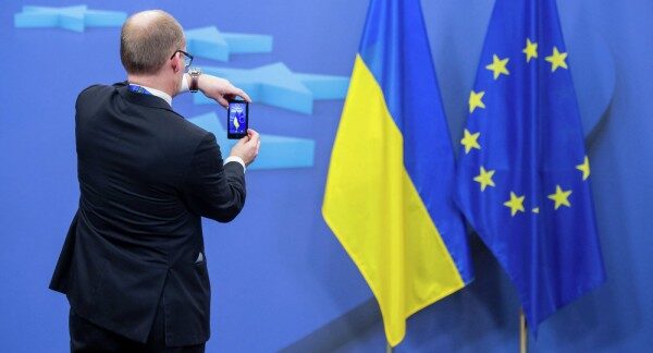 Евросоюз окажет Украине макрофинаносовую помощью в размере €1 млрд