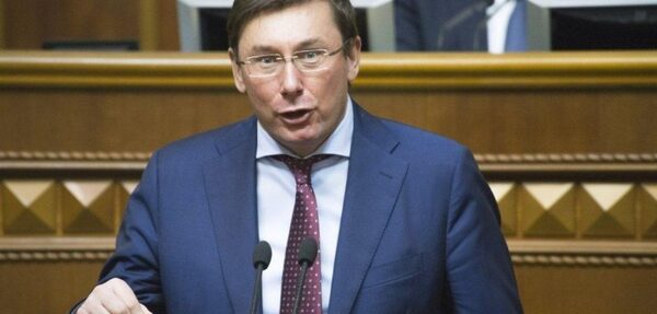 Луценко: Савченко хотела обрушить купол Рады, расстреляв из автоматов уцелевших