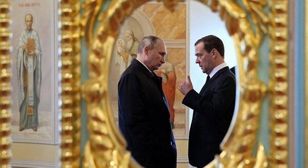 Медведев получил странный сигнал Путина после выборов президента