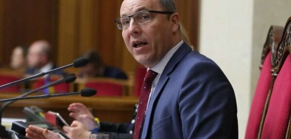 Парубий поздравил «честных украинцев» с принятием закона об антикоррупционном суде