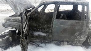Под Самарой автомобиль УАЗ сгорел после столкновения с автоцистерной
