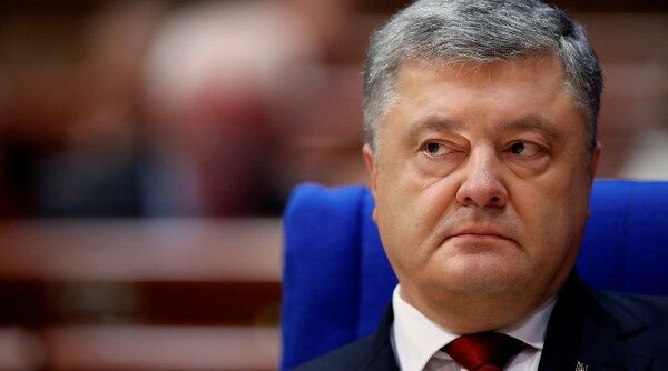 Порошенко предлагают сменить пол и отмечать 8 марта