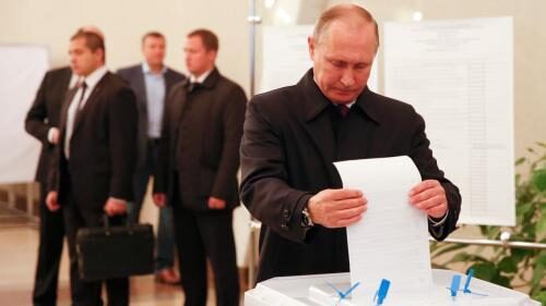 Проголосовавший на выборах Путин назвал успешный для себя процент голосов