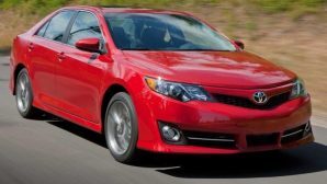 Toyota объявила об отзыве новых седанов Camry