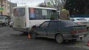 В центре Иванова молодой водитель-лихач влетел в автобус