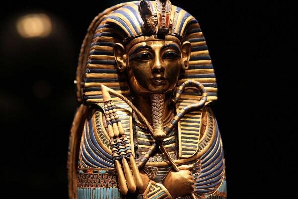 В Египте обнаружена гигантская статуя фараона Рамзеса II с кроной на голове