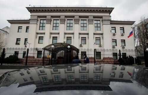 В Харькове возле консульства РФ проходит пикет