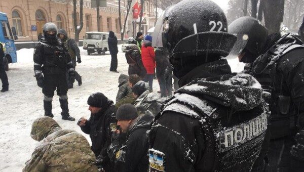 В Киеве начались столкновения возле Рады