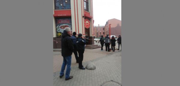 В киевском кафе найден мужчина с перерезанным горлом – СМИ