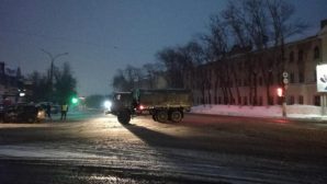 В Курске КамАЗ воинской части влетел в иномарку: двое пострадали