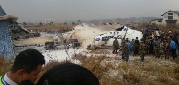 В Непале разбился пассажирский самолет, есть жертвы